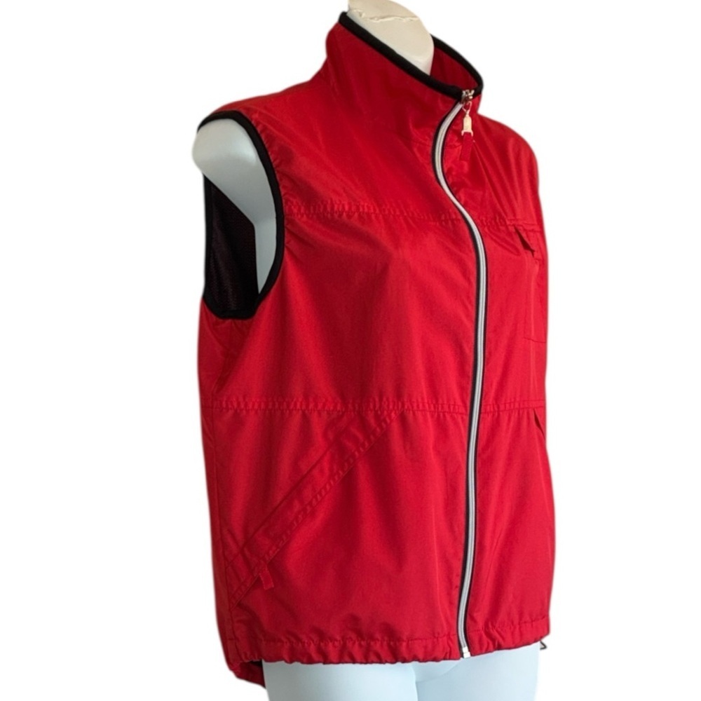 Tail Tech Vest women's M, Red with black Trim, Zip Front & Pockets. Euc